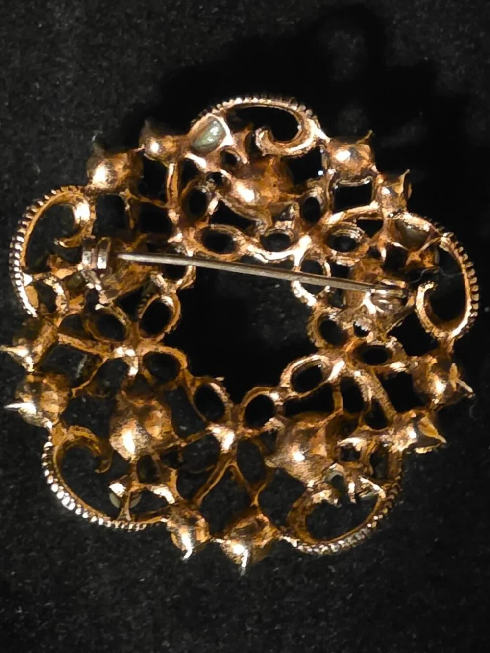 Vintage Gold Tone Filigree Purple Rhinestone/Faux Pearl Brooch